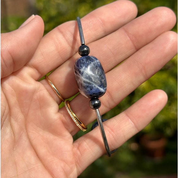 927. Lapis Lazuli Hematite & silver tube handmade on Maui stretch bracelet - Picture 3 of 4